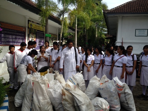 Clean-Up with our Partners at SMA2 High School